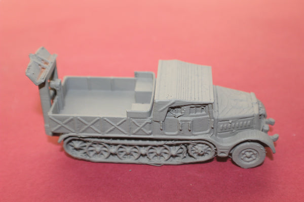 1-72ND SCALE 3D PRINTED WW II GERMAN SD.KFZ 9 FAMO CLOSED CAB, OPEN BOX WITH SPADE