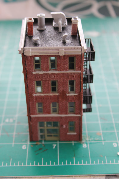 1-160TH N SCALE 3D PRINTED  STORE WITH APARTMENTS UPSTAIRS-BUILT AND PAINTED