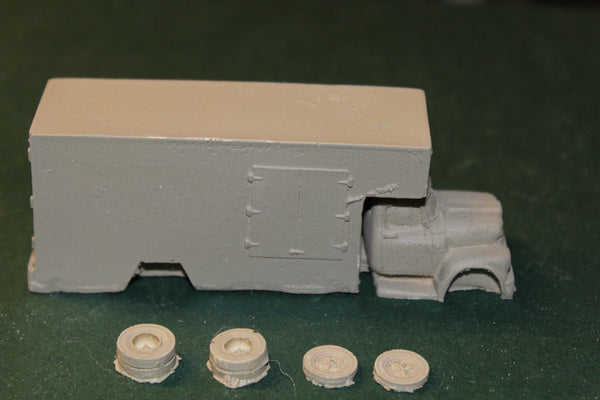 HO SCALE IHC MOVING VAN RESIN KIT